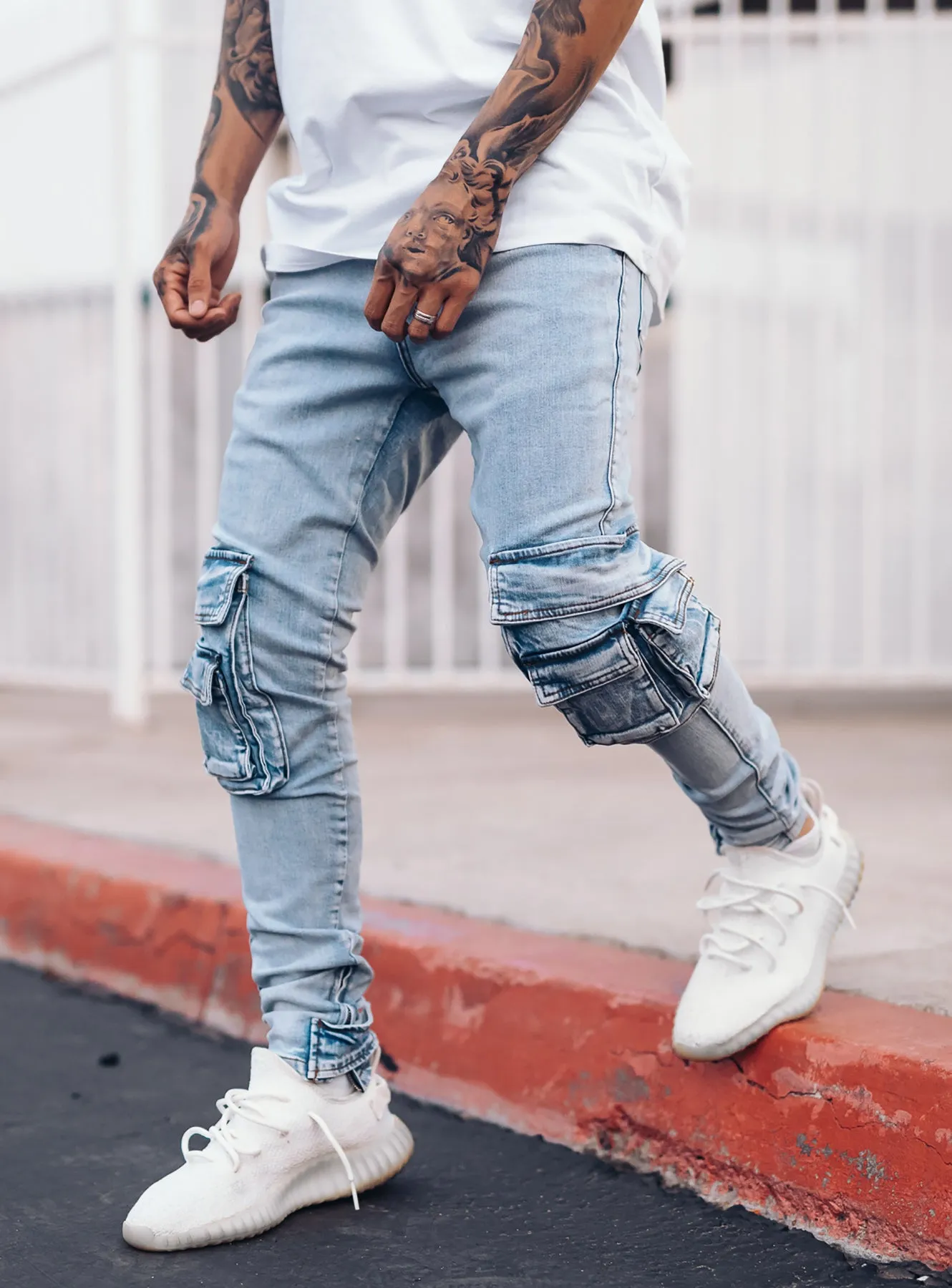 Cargo Jeans V4 in Washed Light Blue